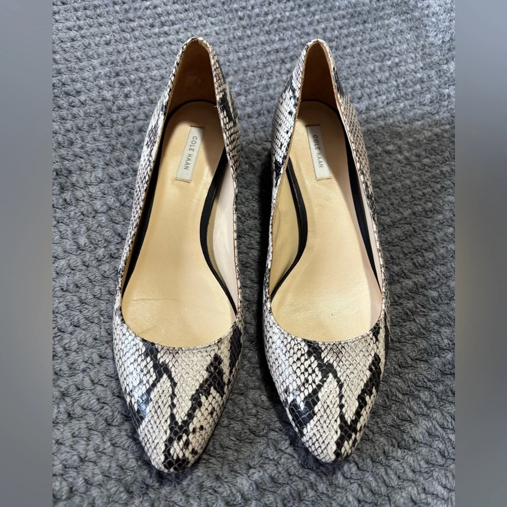 Cole Haan Bethany Heels pumps Black and Cream Snakeskin. Size 7.5